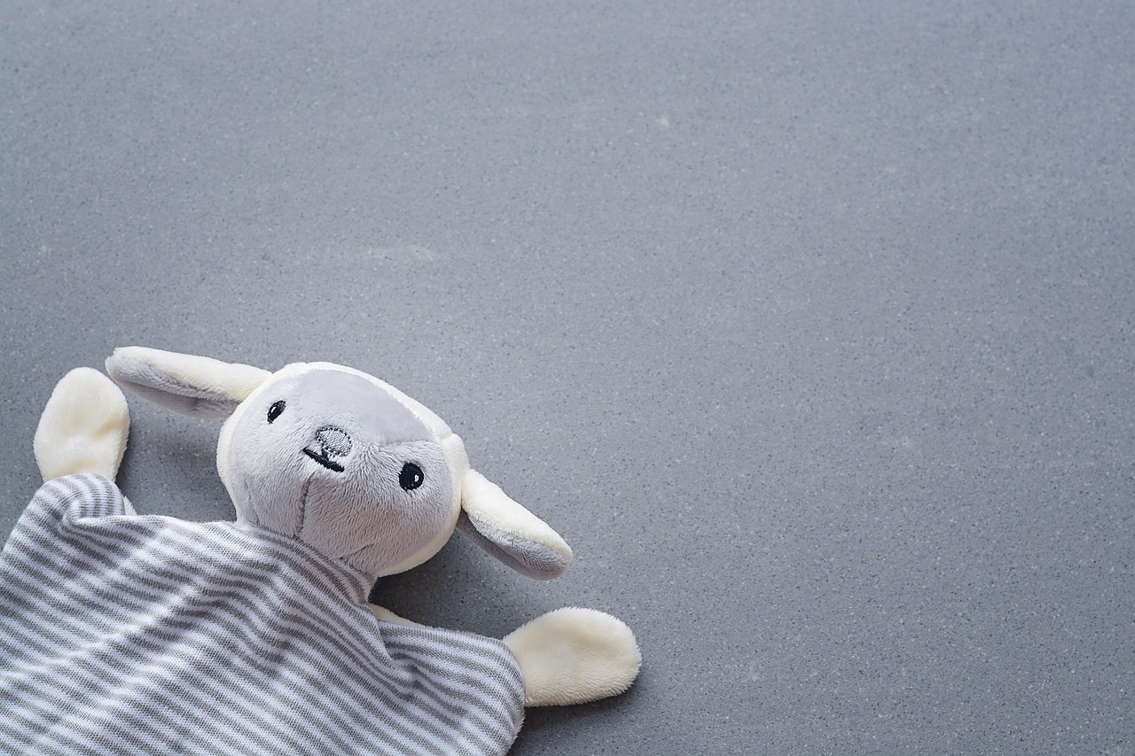 呆然としているぬいぐるみ